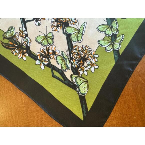 Elegant Floral Print Scarf with Butterflies - Picture 3 of 5